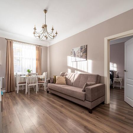 ריגה Stylish Latvian Classic 1-Bedroom Apartment Near City Center, Parks & Public Transport Links מראה חיצוני תמונה