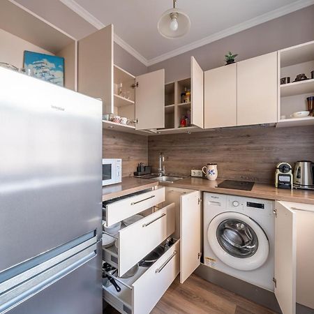 ריגה Stylish Latvian Classic 1-Bedroom Apartment Near City Center, Parks & Public Transport Links מראה חיצוני תמונה