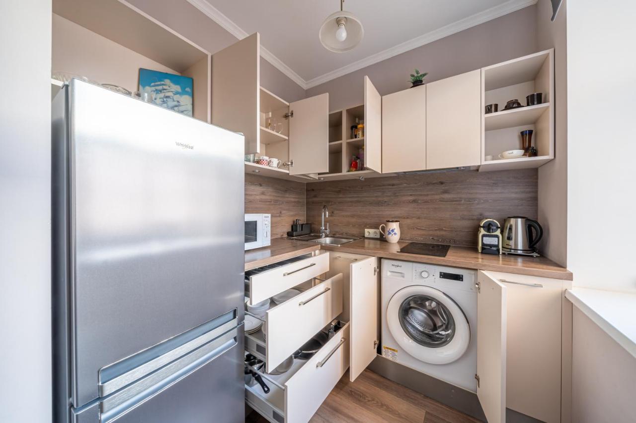 ריגה Stylish Latvian Classic 1-Bedroom Apartment Near City Center, Parks & Public Transport Links מראה חיצוני תמונה