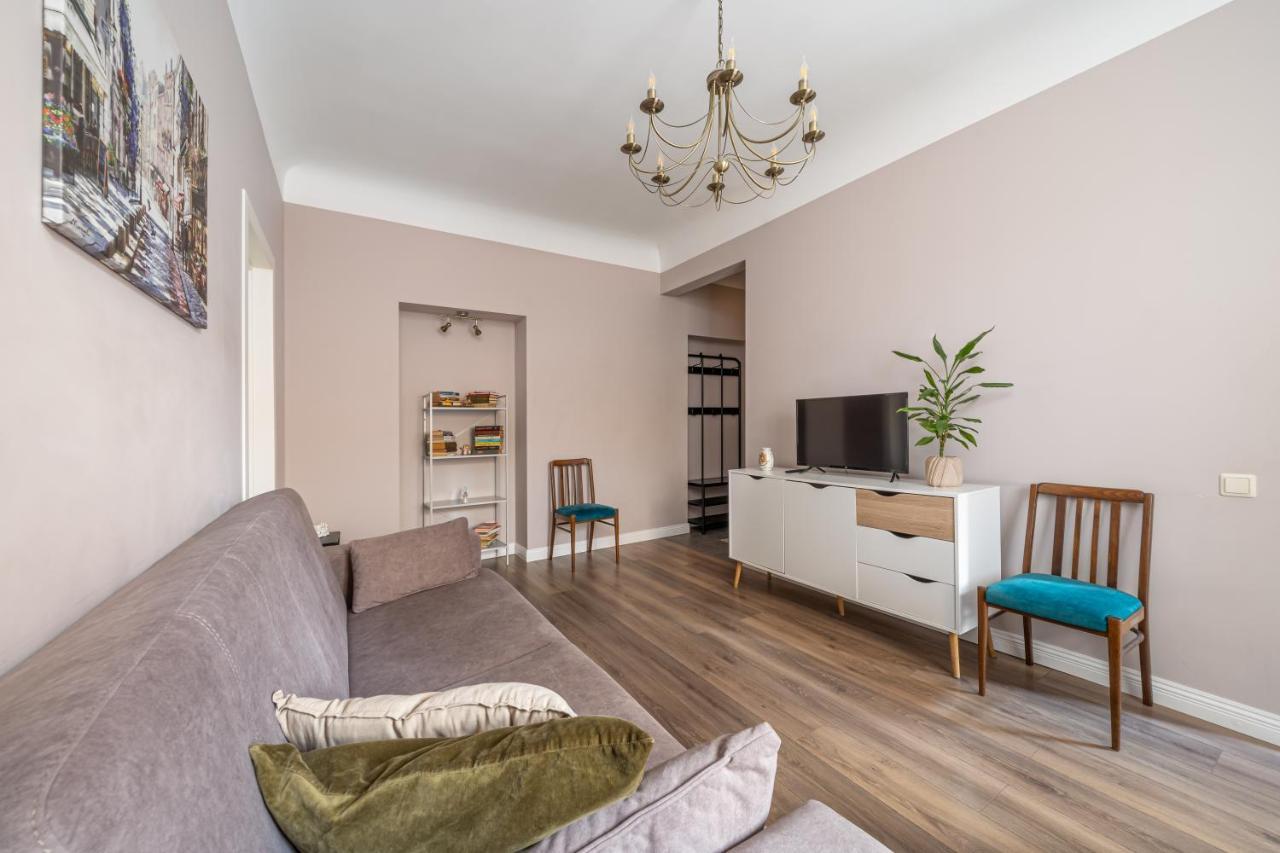 ריגה Stylish Latvian Classic 1-Bedroom Apartment Near City Center, Parks & Public Transport Links מראה חיצוני תמונה