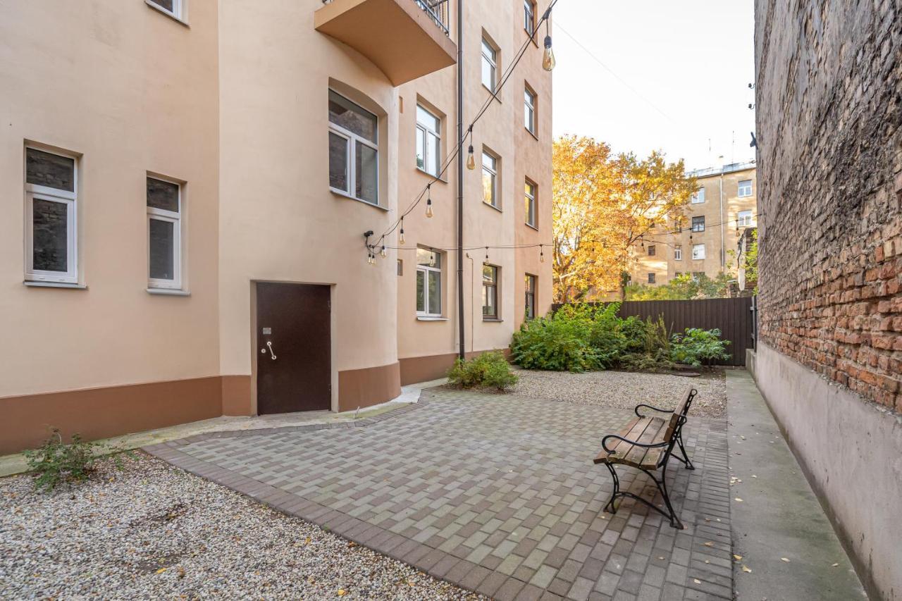 ריגה Stylish Latvian Classic 1-Bedroom Apartment Near City Center, Parks & Public Transport Links מראה חיצוני תמונה
