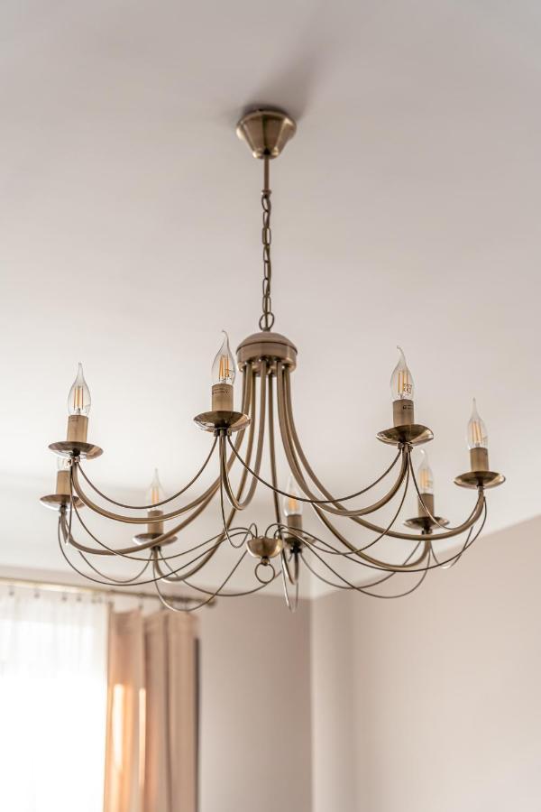 ריגה Stylish Latvian Classic 1-Bedroom Apartment Near City Center, Parks & Public Transport Links מראה חיצוני תמונה