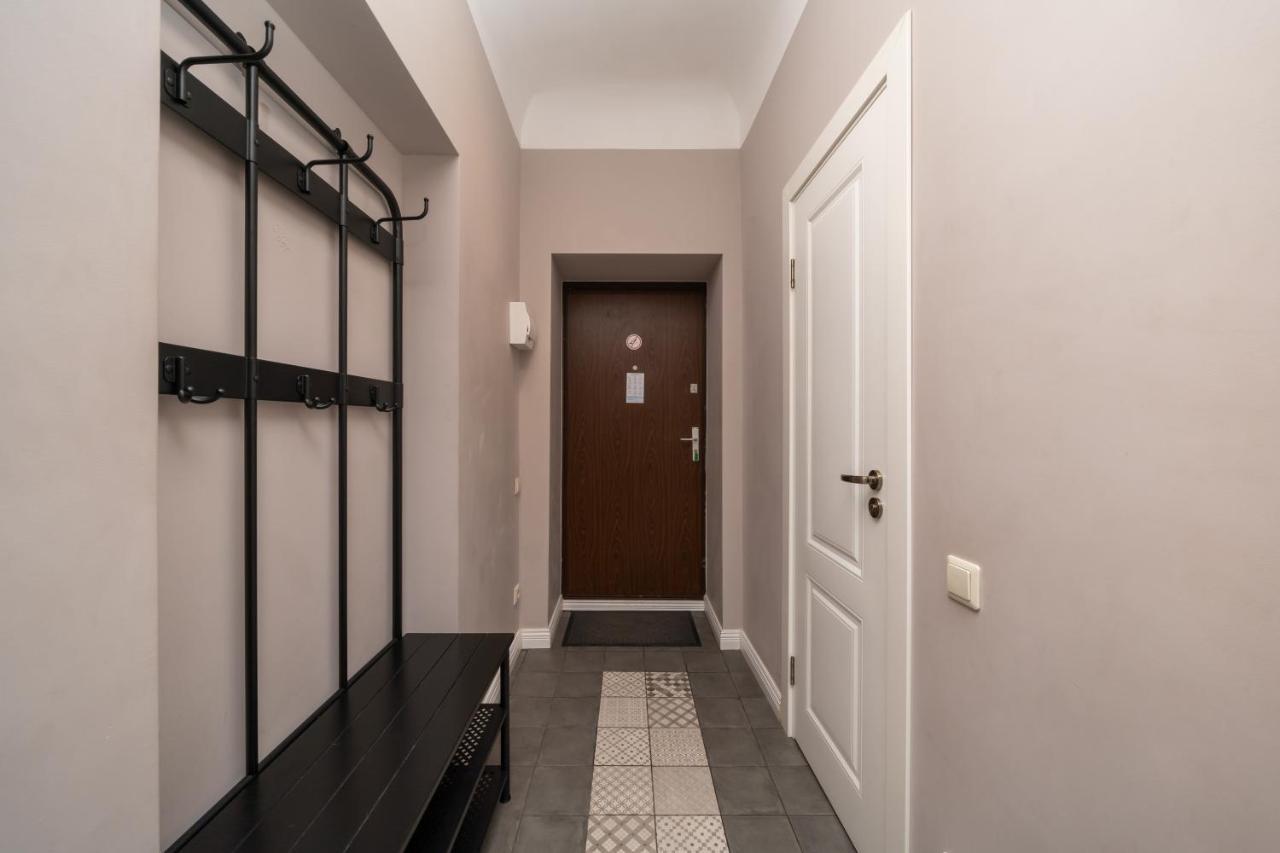 ריגה Stylish Latvian Classic 1-Bedroom Apartment Near City Center, Parks & Public Transport Links מראה חיצוני תמונה