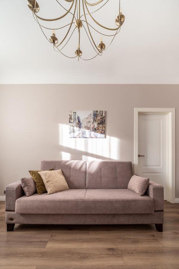 ריגה Stylish Latvian Classic 1-Bedroom Apartment Near City Center, Parks & Public Transport Links מראה חיצוני תמונה