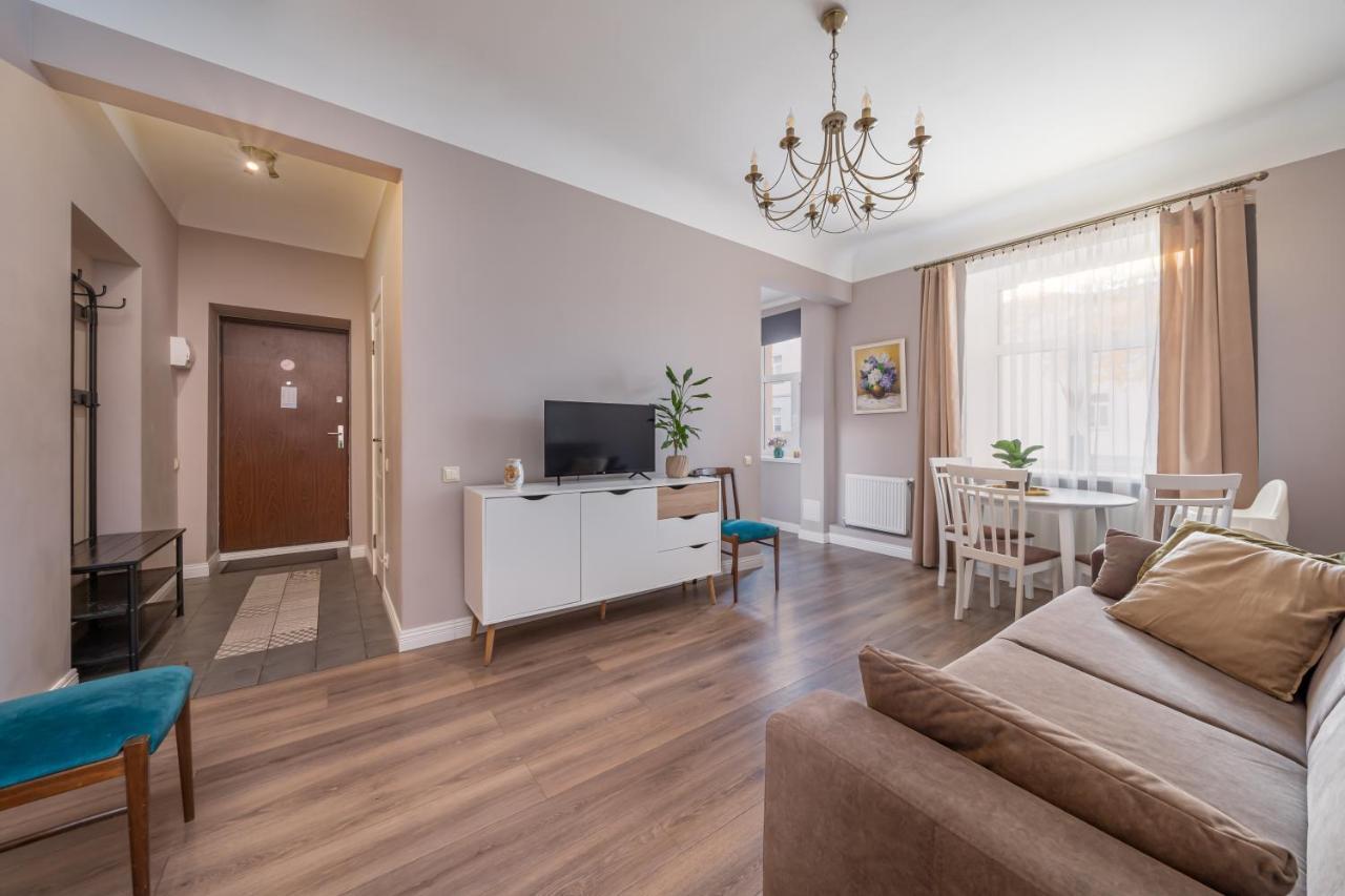 ריגה Stylish Latvian Classic 1-Bedroom Apartment Near City Center, Parks & Public Transport Links מראה חיצוני תמונה