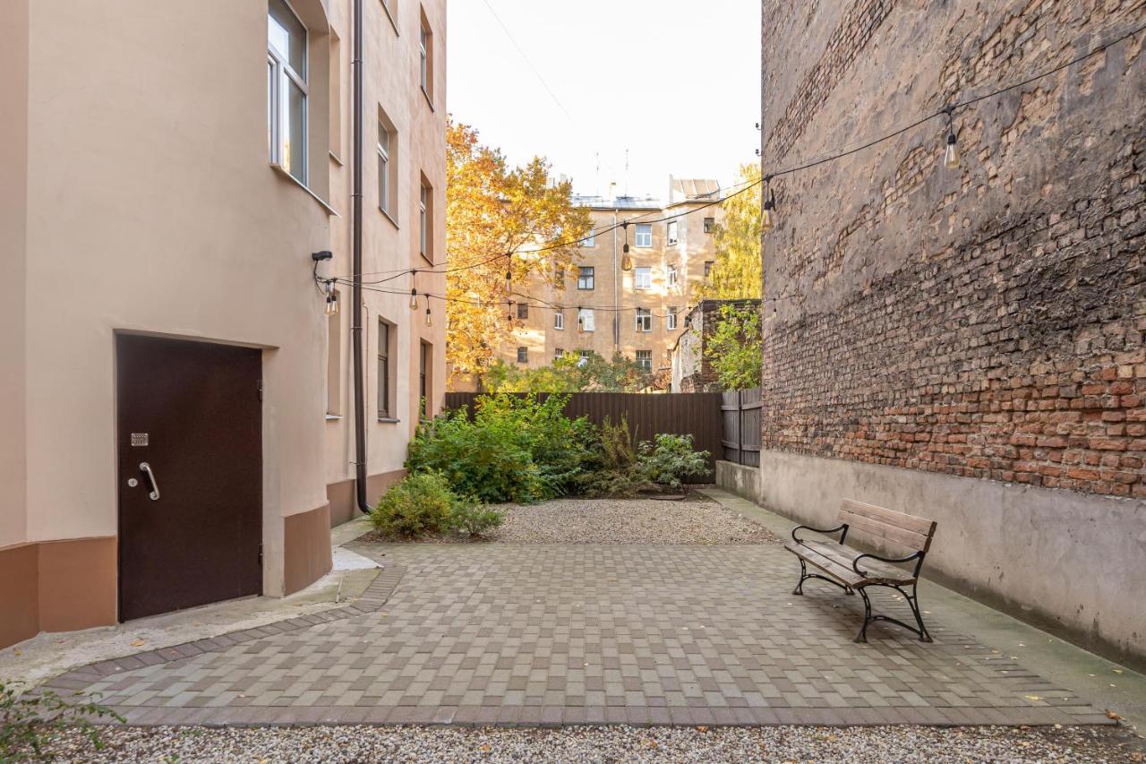 ריגה Stylish Latvian Classic 1-Bedroom Apartment Near City Center, Parks & Public Transport Links מראה חיצוני תמונה
